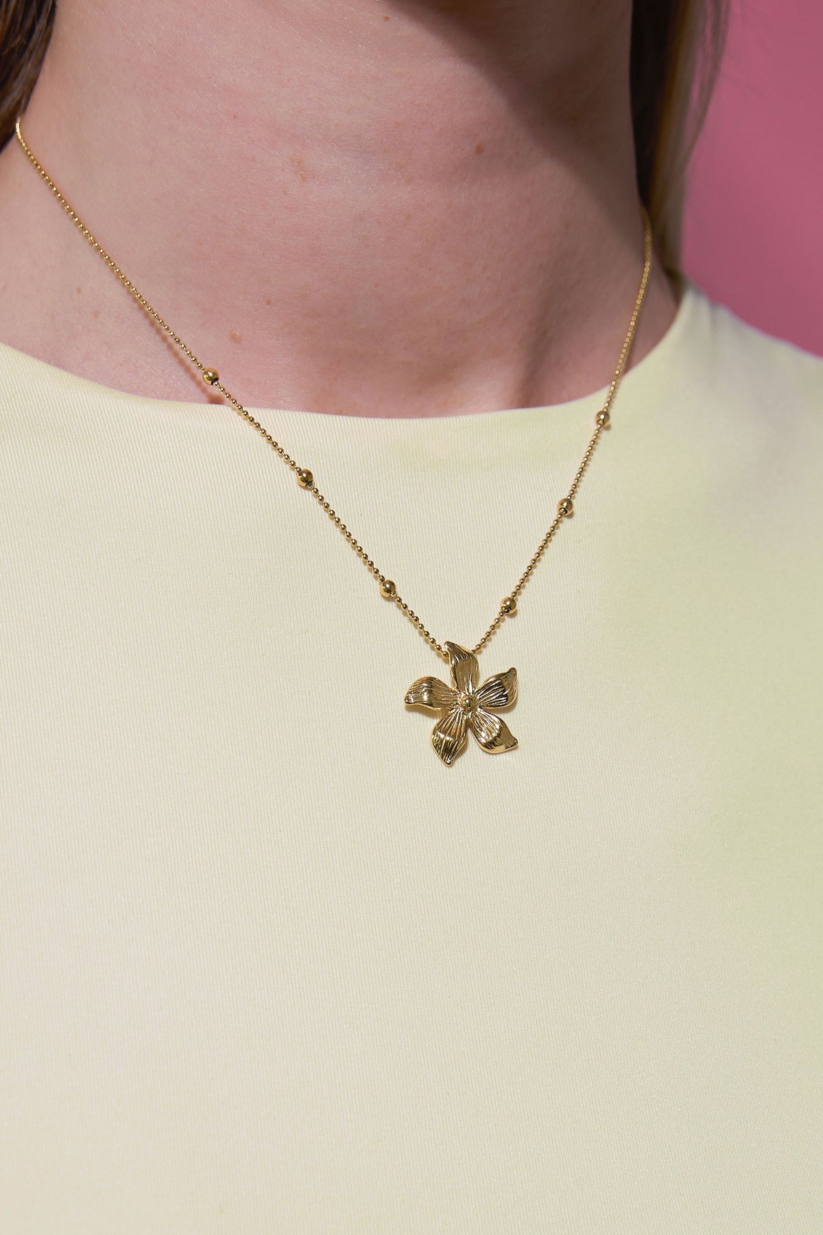 Plum Flower ketting